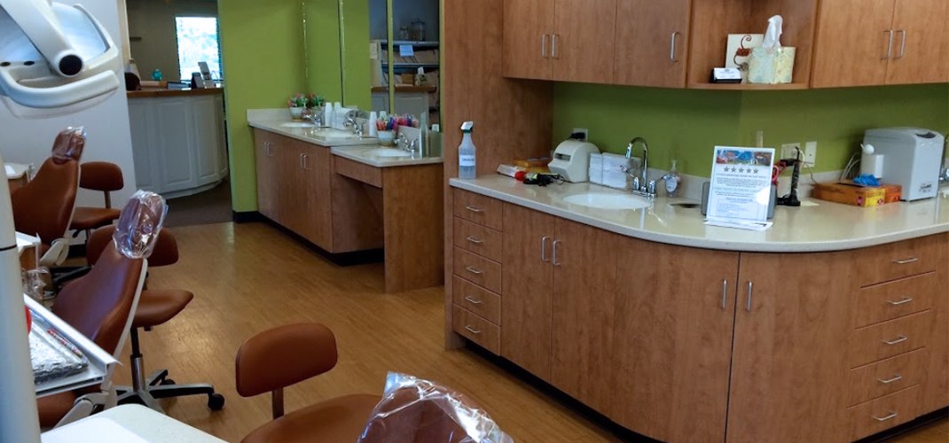 Sinks behind orthodontic treatment chairs